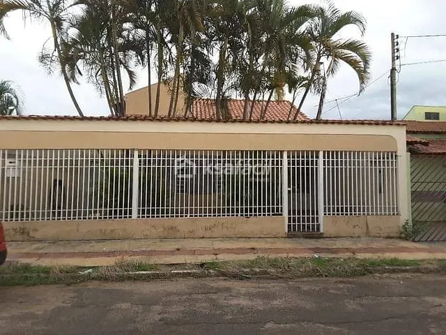 Casa com 400m² 2 quartos e 1 banheiro, à venda, no bairro Residencial Ana Maria do Couto em Campo Grande