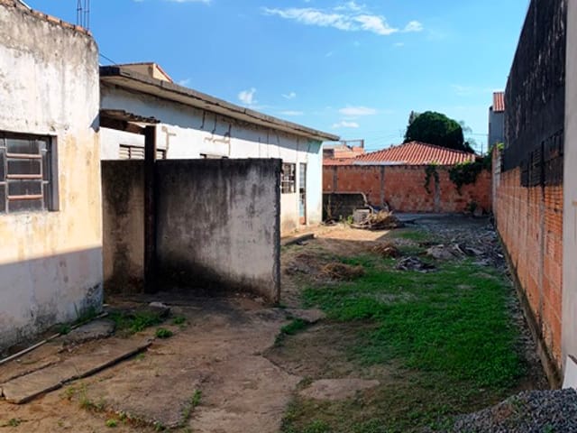 Casa com 300m² 2 quartos e 1 banheiro, à venda, no bairro Laerte Assunção em Pindamonhangaba