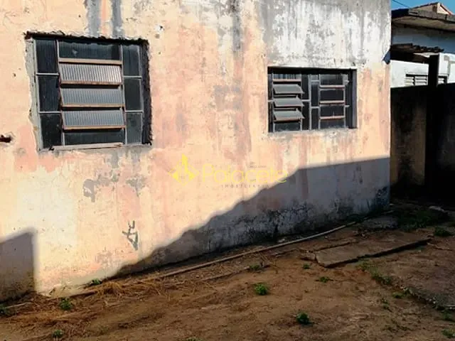 Casa com 300m² 2 quartos e 1 banheiro, à venda, no bairro Laerte Assunção em Pindamonhangaba
