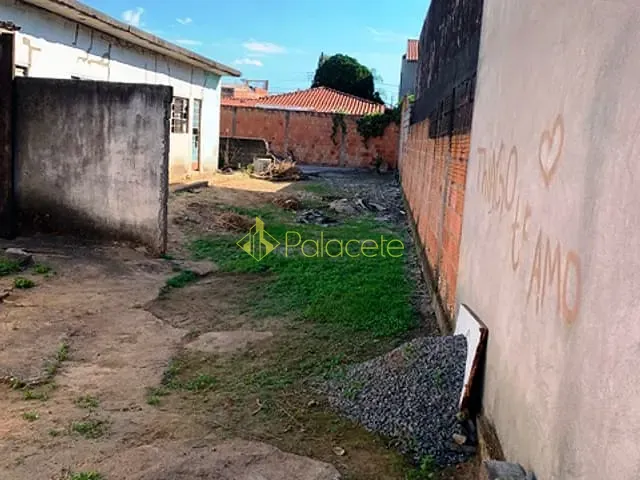 Casa com 300m² 2 quartos e 1 banheiro, à venda, no bairro Laerte Assunção em Pindamonhangaba