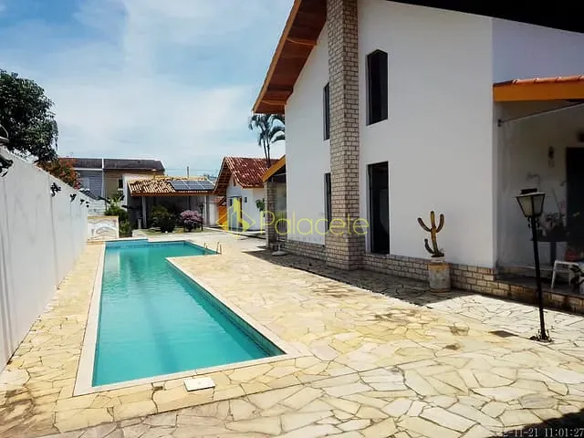 Casa com 900m² 3 quartos e 3 banheiros, à venda, no bairro Vila São Geraldo em Taubaté