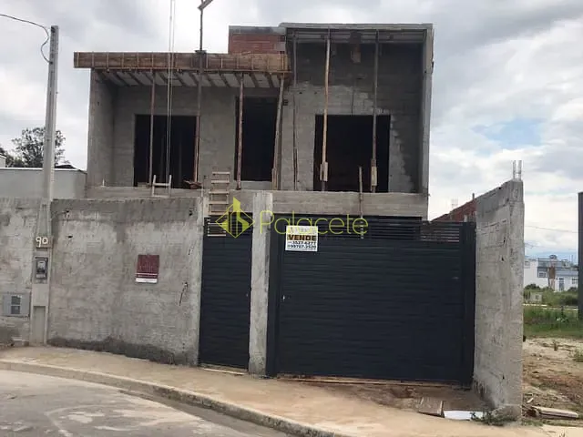 Casa com 175m² 3 quartos e 2 banheiros, à venda, no bairro Res. Santa Clara em Pindamonhangaba