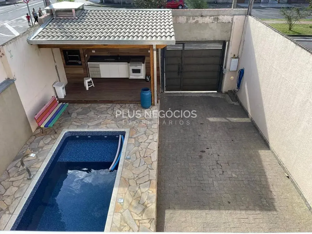 Casa, 3 quartos, 226 m² - Foto 1