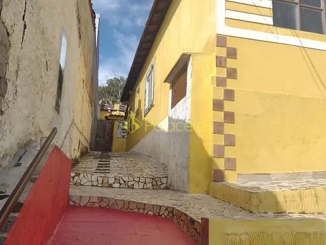 Casa com 350m² 3 quartos e 2 banheiros, à venda ou para alugar, no bairro centro em Aparecida