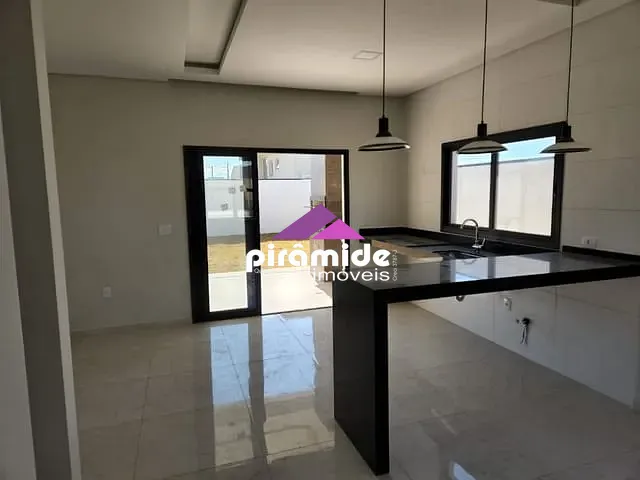 Casa com 250m² 3 quartos e 2 banheiros, à venda, no bairro Parque Residencial Maria Elmira em Caçapava