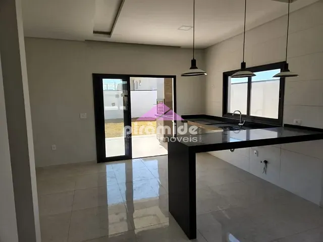 Casa com 250m² 3 quartos e 2 banheiros, à venda, no bairro Parque Residencial Maria Elmira em Caçapava