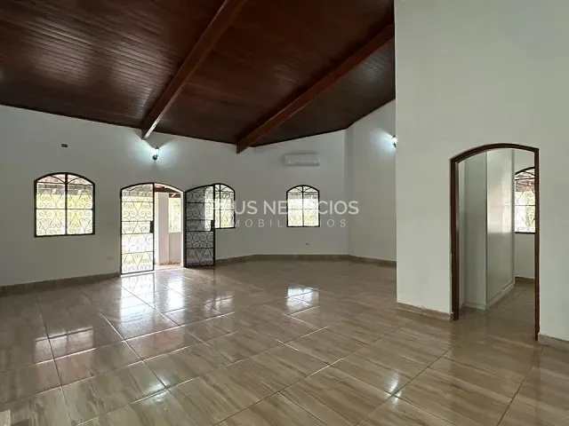 Casa 4 quartos e 4 banheiros, à venda ou para alugar, no bairro Vila Martins em Itu