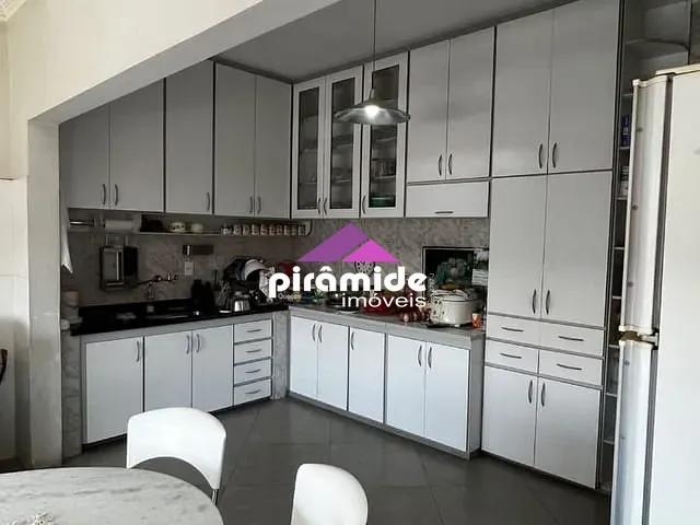 Casa com 382m² 3 quartos e 3 banheiros, à venda, no bairro Vila Tesouro em São José dos Campos