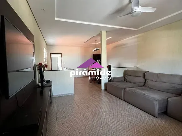 Casa com 382m² 3 quartos e 3 banheiros, à venda, no bairro Vila Tesouro em São José dos Campos