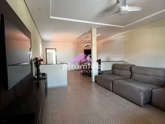 Casa com 382m² 3 quartos e 3 banheiros, à venda, no bairro Vila Tesouro em São José dos Campos