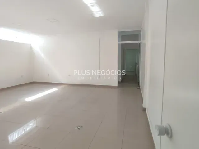 Casa à venda ou para alugar, no bairro Wanel Ville em Sorocaba