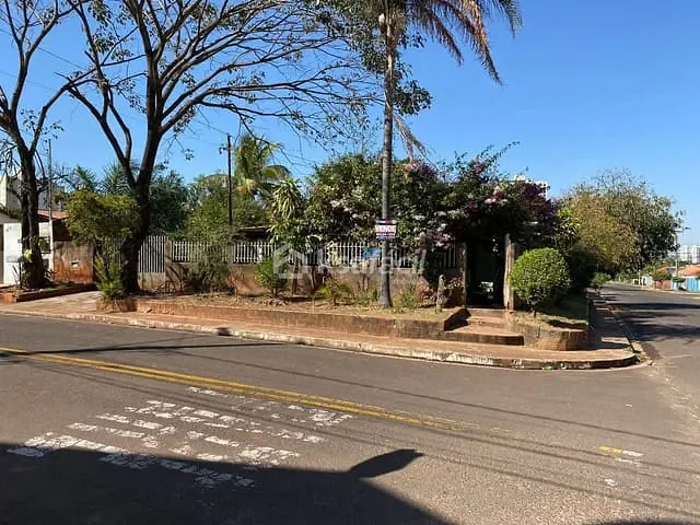 Casa com 456m² 3 quartos e 2 banheiros, à venda, no bairro Vila Margarida em Campo Grande