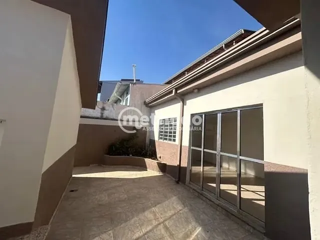 Casa com 250m² 4 quartos e 2 banheiros, à venda, no bairro Jardim Aurélia em Campinas