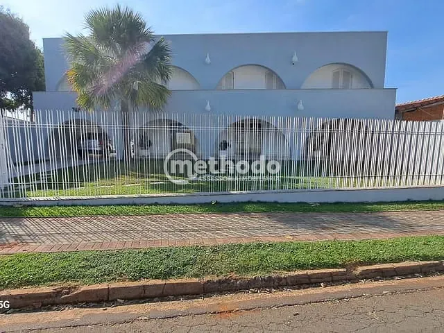 Casa com 1260m² 4 quartos e 7 banheiros, à venda ou para alugar, no bairro Parque Taquaral em Campinas