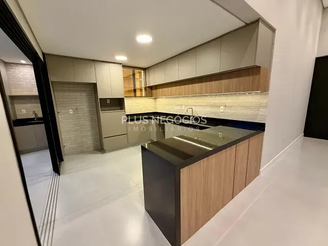 Casa 3 quartos e 3 banheiros, à venda, no bairro Aparecidinha em Sorocaba