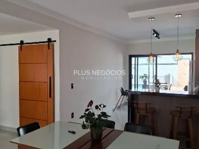 Casa com 250m² 3 quartos e 5 banheiros, à venda, no bairro Iporanga em Sorocaba