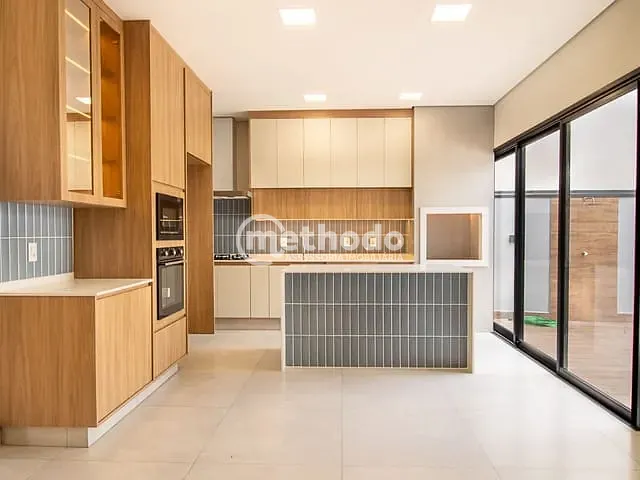 Casa com 250m² 3 quartos e 5 banheiros, à venda, no bairro Parque Brasil 500 em Paulínia