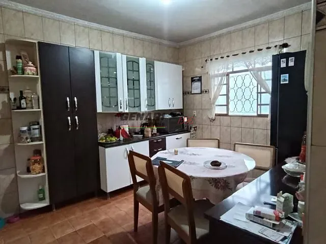 Casa com 274m² 4 quartos e 2 banheiros, à venda, no bairro Vila Todos os Santos em Indaiatuba