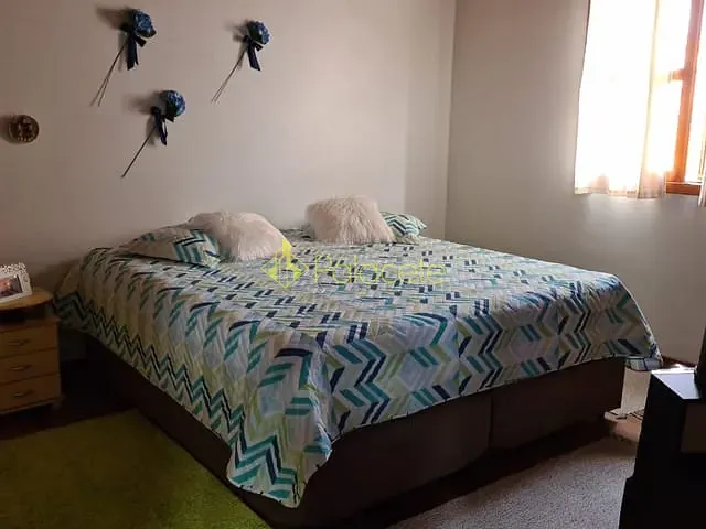 Casa com 300m² 4 quartos e 2 banheiros, à venda, no bairro Jardim do Chafariz em Pindamonhangaba