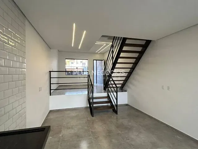 Casa 2 quartos e 3 banheiros, à venda, no bairro Wanel Ville em Sorocaba