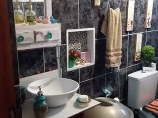 Casa 2 quartos e 1 banheiro, à venda, no bairro Abaete em Taubaté