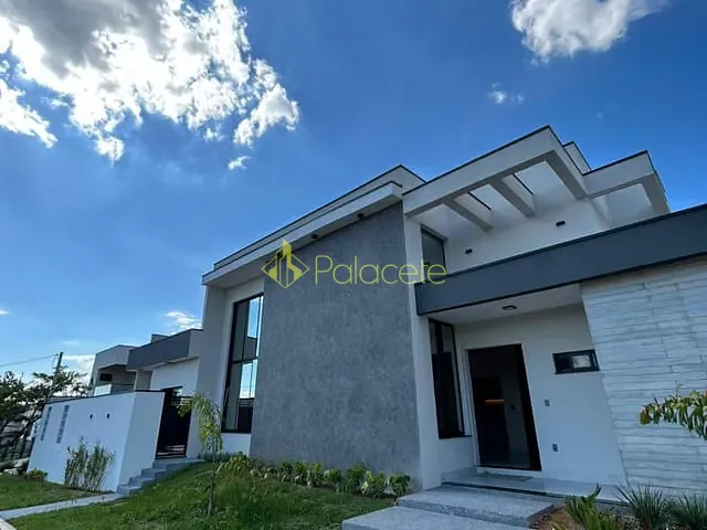 Casa com 480m² 3 quartos e 4 banheiros, à venda, no bairro Mombaça em Pindamonhangaba