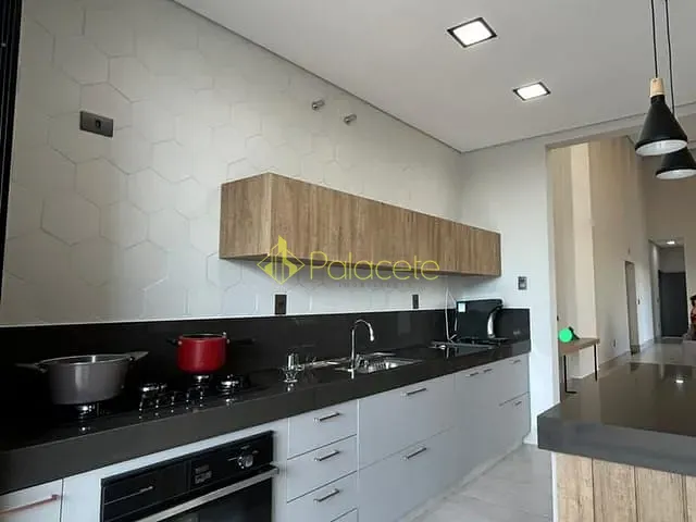 Casa com 480m² 3 quartos e 4 banheiros, à venda, no bairro Mombaça em Pindamonhangaba