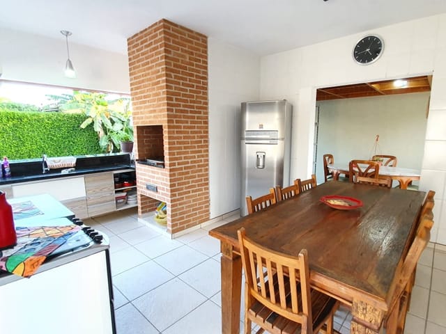 Casa com 650m² 3 quartos e 4 banheiros, à venda, no bairro Nossa Senhora do Perpétuo Socorro em Pindamonhangaba
