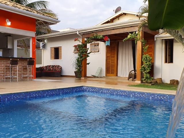 Casa com 650m² 3 quartos e 4 banheiros, à venda, no bairro Nossa Senhora do Perpétuo Socorro em Pindamonhangaba