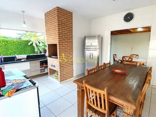 Casa com 650m² 3 quartos e 4 banheiros, à venda, no bairro Nossa Senhora do Perpétuo Socorro em Pindamonhangaba