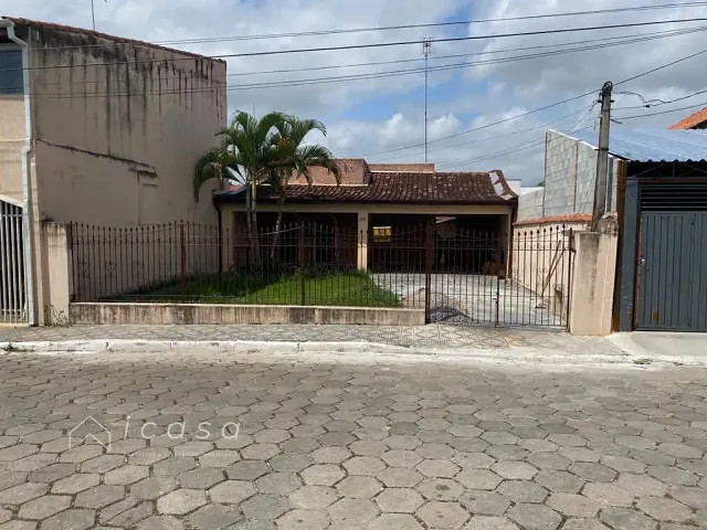 Casa com 400m² 3 quartos e 3 banheiros, à venda, no bairro Vila São João em Caçapava