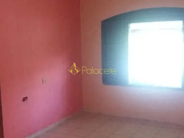Casa com 300m² 2 quartos e 1 banheiro, à venda, no bairro Residencial Ouro Verde em Pindamonhangaba