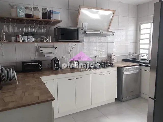 Casa com 375m² 2 quartos e 1 banheiro, à venda, no bairro Jardim São Judas Tadeu em São José dos Campos