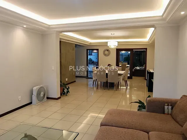 Casa com 770m² 4 quartos e 5 banheiros, à venda, no bairro Jardim Bertanha em Sorocaba