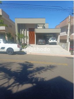 Casa, 4 quartos, 236 m² - Foto 1