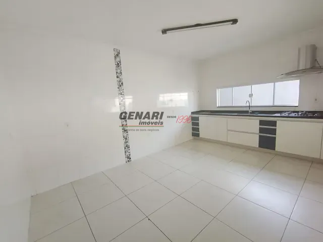 Casa 3 quartos e 2 banheiros, para alugar, no bairro Vila Brizzola em Indaiatuba