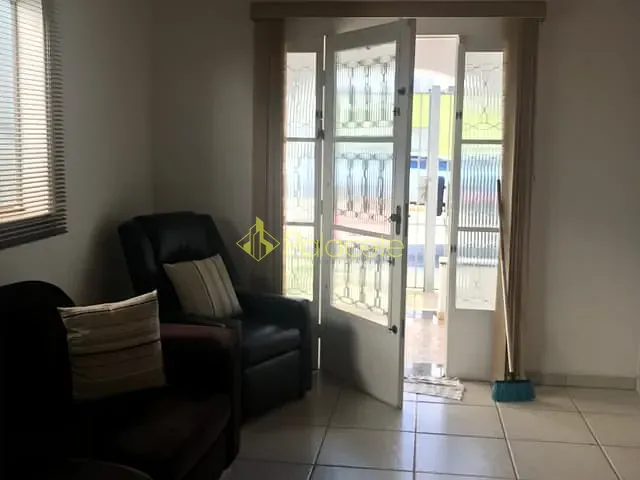 Casa com 250m² 4 quartos e 2 banheiros, à venda, no bairro São Benedito em Pindamonhangaba