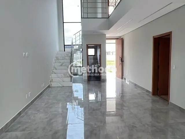 Casa com 300m² 4 quartos e 6 banheiros, à venda, no bairro Parque Brasil 500 em Paulínia