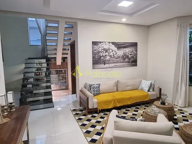 Casa com 424m² 4 quartos e 2 banheiros, à venda, no bairro Reserva dos Lagos em Pindamonhangaba
