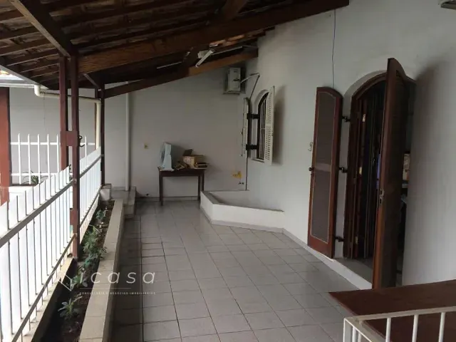 Casa com 305m² 4 quartos e 2 banheiros, à venda, no bairro Vila Santos em Caçapava