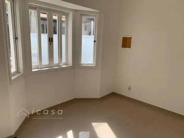 Casa com 140m² 2 quartos e 2 banheiros, à venda, no bairro Jardim Maria Cândida em Caçapava