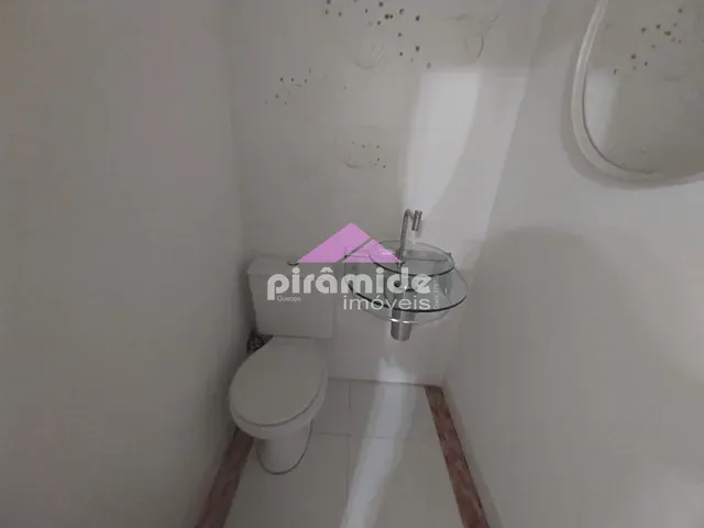 Casa com 125m² 2 quartos e 3 banheiros, à venda ou para alugar, no bairro Jardim das Indústrias em São José dos Campos