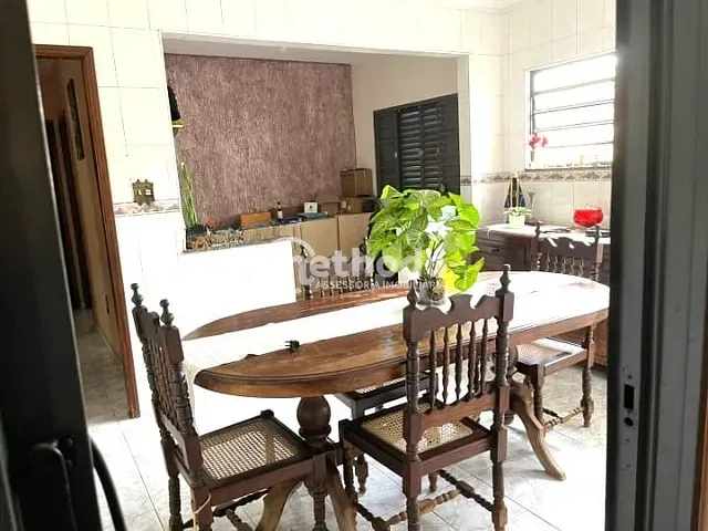 Casa com 250m² 3 quartos e 3 banheiros, à venda, no bairro Jardim Eulina em Campinas