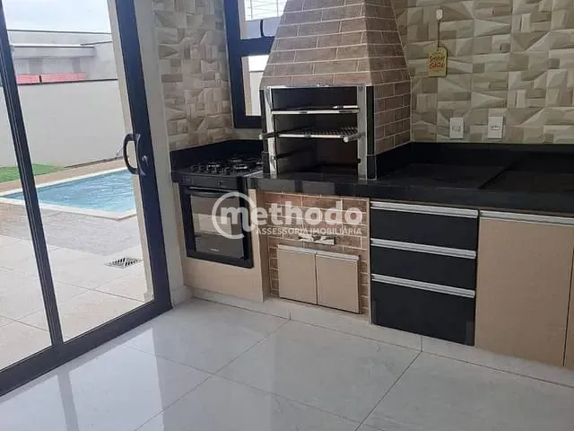 Casa com 300m² 4 quartos e 6 banheiros, à venda, no bairro Roncáglia em Valinhos