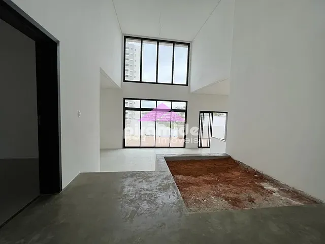Casa com 450m² 4 quartos e 5 banheiros, à venda, no bairro Urbanova em São José dos Campos