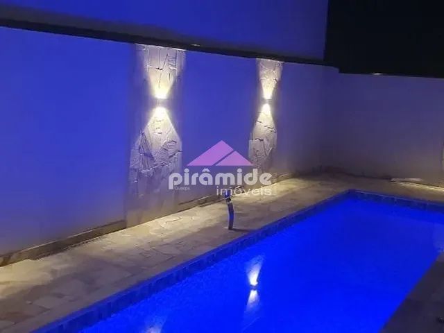 Casa com 360m², à venda, no bairro Residencial Colinas em Caçapava