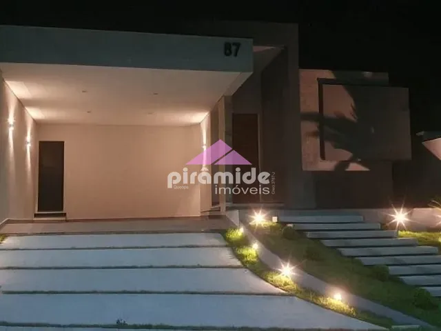 Casa com 360m², à venda, no bairro Residencial Colinas em Caçapava