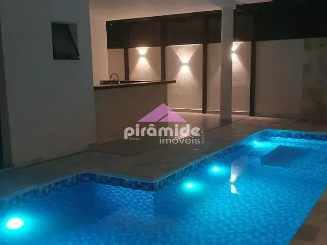 Casa com 360m², à venda, no bairro Residencial Colinas em Caçapava