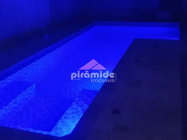 Casa com 360m², à venda, no bairro Residencial Colinas em Caçapava
