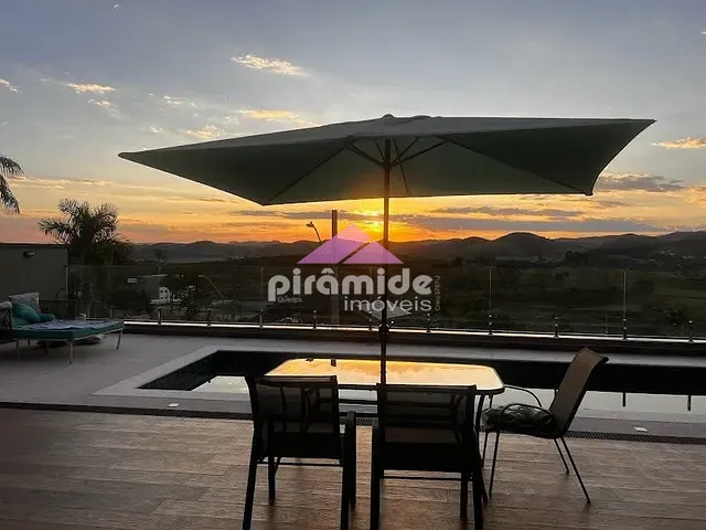 Casa com 450m² 4 quartos e 6 banheiros, à venda, no bairro Urbanova em São José dos Campos